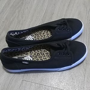 Van's womans shoe size 8